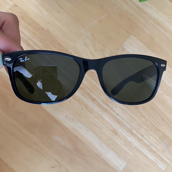 Ray-Ban Wayfarer Sunglasses (men’s) - Picture 4 of 5